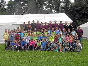 49 Kinder und Jugendliche der KjG Eberbach haben für zehn Tage ihre Zelte auf dem Sportgelände des SV Obereschach aufgeschlagen.  Foto: Weiß Foto: Schwarzwälder-Bote