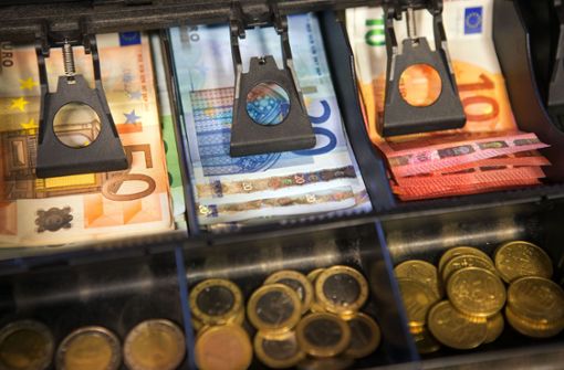 Urangst der Deutschen: Geld, das nichts mehr wert ist. Foto: dpa//Jens Büttner