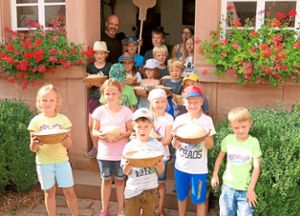 Pizza und Brot vom Backhäusle Bösingen hieß es im Ferienprogramm der  Missionsgemeinde und des Mandelberghofs.  Foto: Stadler Foto: Schwarzwälder Bote