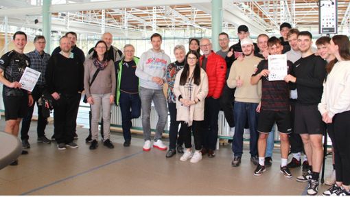 Das Projekt „Fußball und Partizipation“ brachte Jugendliche und Bisinger Kommunalpolitiker zusammen. Foto: Jörg Wahl