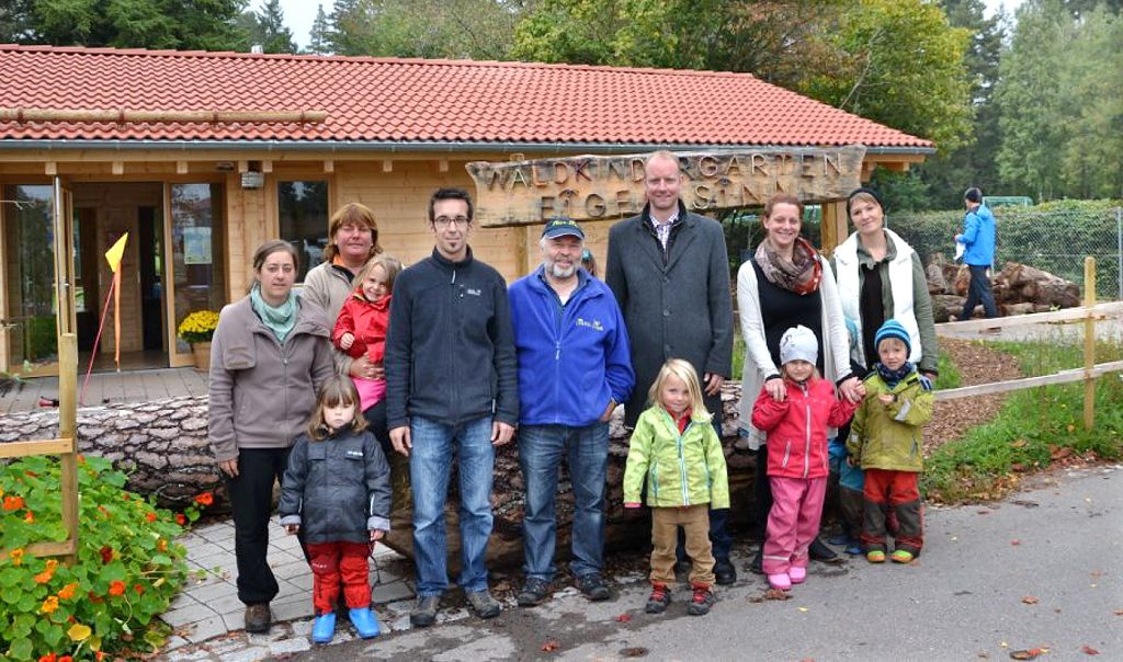 Timm Kern (hinten, Dritter von links) besuchte den Waldkindergarten Freudenstadt. Foto: Büro Kern Foto: Schwarzwälder-Bote