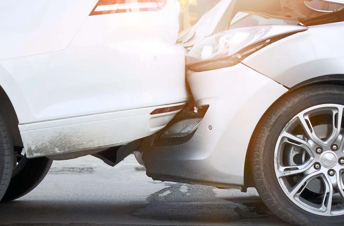 Unfallflucht in Rottweil: Autofahrer beschädigt geparkten Wagen und fährt davon