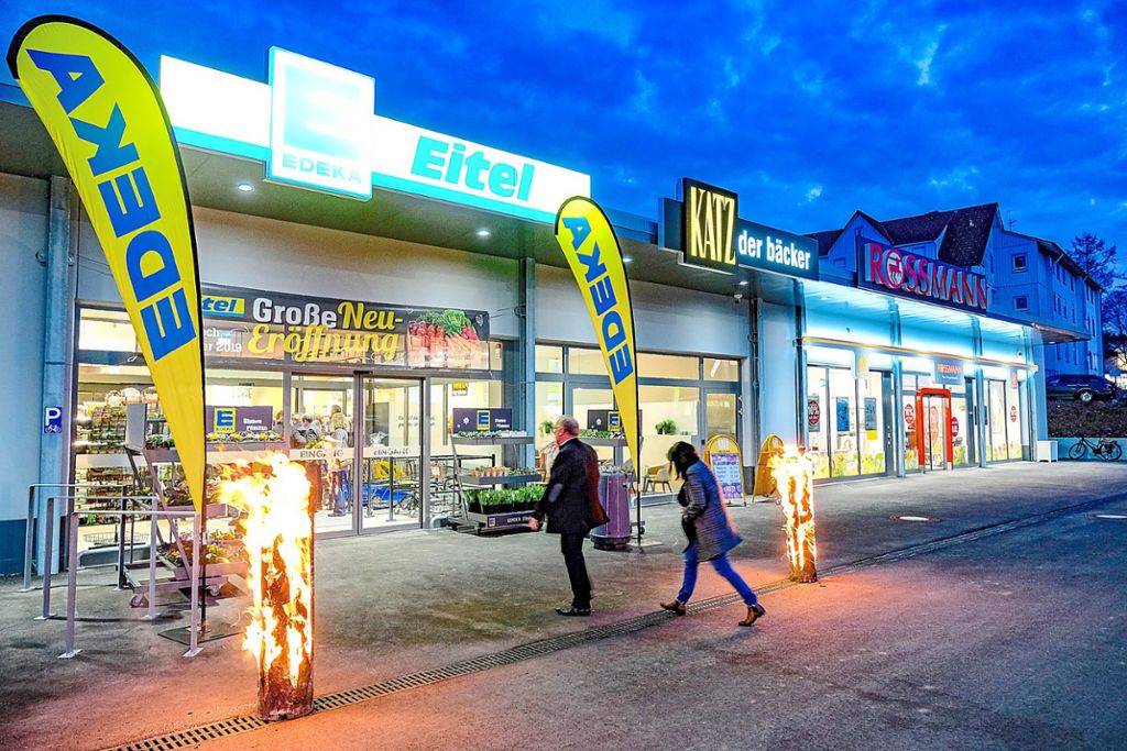 Schömberg hat ein neues Edeka-Lebensmittelgeschäft und einen neuen Drogeriemarkt Rossmann. Foto: Fritsch