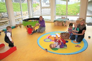 Der Kindergarten Maximus bietet Plätze für Kinder schon ab dem ersten Jahr an. Hierzu wurden zwei neue Gruppen geschaffen,   mit den Erzieherinnen Alena Treiberg (links) und Janine Blatter.  Foto: Bächle Foto: Schwarzwälder-Bote