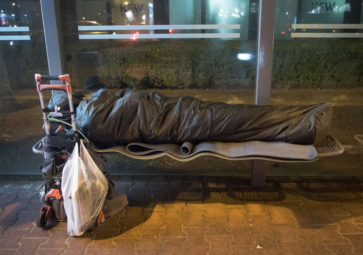 Für obdachlose Menschen werden Nächte in den Wintermonaten schnell zur tödlichen Gefahr. (Symbolfoto) Foto: Boris Roessler/dpa