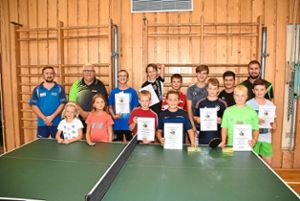 Alle Kinder haben zum Abschluss des Tischtennis-Ferienprogramms eine Urkunde bekommen. Foto: Baiker Foto: Schwarzwälder Bote