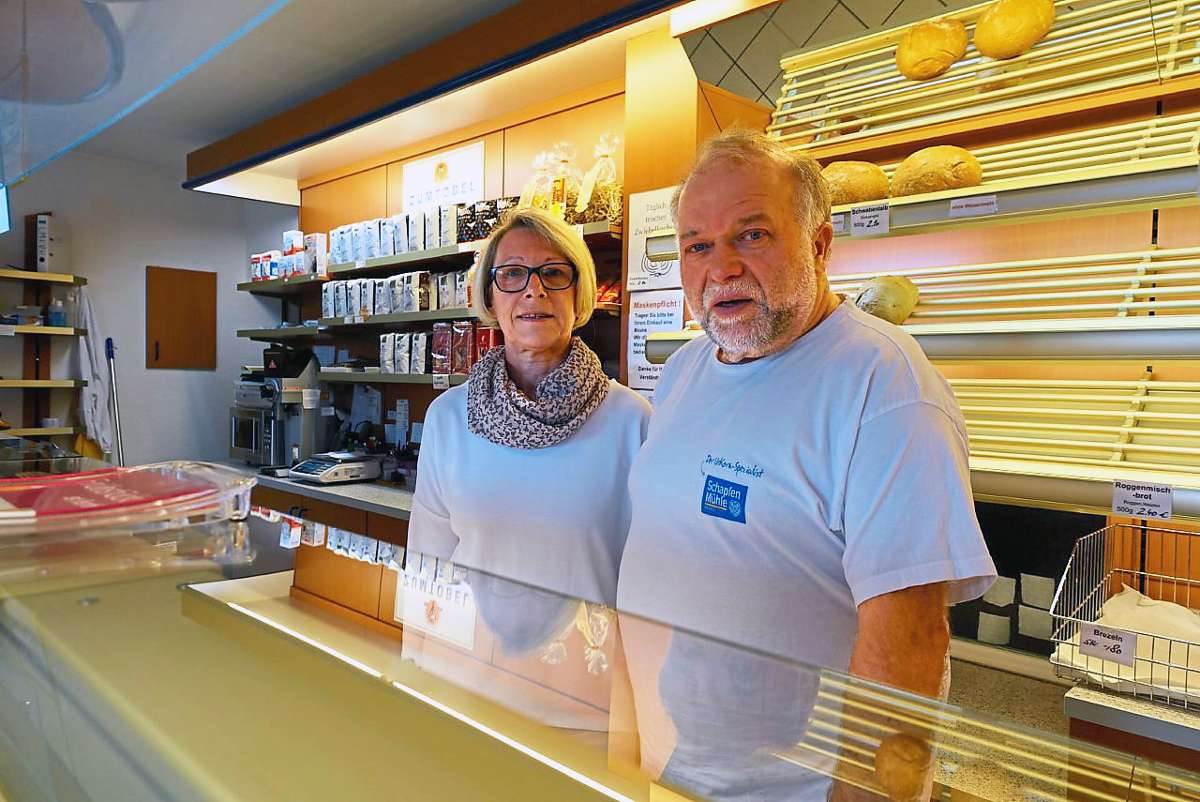 Annerose und Karl Lindner in ihrer Bäckerei. Zum Jahresende schließt das Geschäft in der Unterstadt. Foto: Stopper
