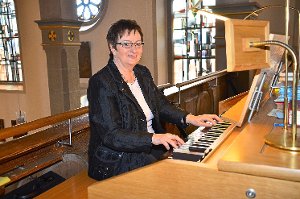Auch nach 50 Jahren spielt Helene Reich noch mit großer Freude in Empfingen Orgel.  Foto: Baiker Foto: Schwarzwälder-Bote