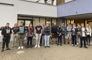Schüler und Begleitpersonen beim Start zur großen Wanderung nach Rust. Foto: Gewerbliche Schulen Donaueschingen