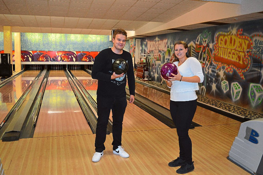Dennis Dold und Samantha Wicht aus Schwenningen haben die World of Bowling schon ausprobiert und freuen sich auf viele gesellige Abende.