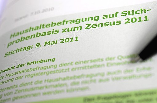 Fragebögen müssen die ausgewählten Bürger beim Zensus 2011 ausfüllen.  Foto: Dedert Foto: Schwarzwälder-Bote