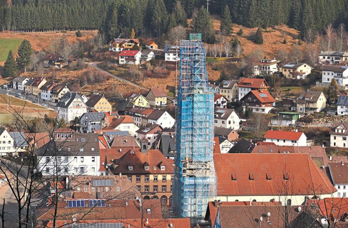 Vöhrenbacher Kirchturmreparatur: Bauverzögerung - Gerüst bleibt wohl bis in den Sommer stehen