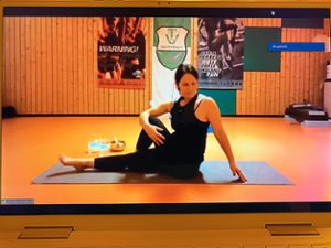 Der Yoga-Kurs wird live aus dem Fitnessraum des TSV gesendet.Foto: TSV Foto: Schwarzwälder Bote