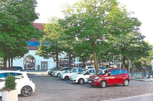 Der Platz vor der Schömberger Zehntscheuer wird für 122 000 Euro saniert. Foto: Visel