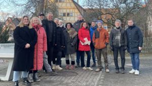 Mitglieder der  Nagolder SPD-Fraktion ließen sich von Ortsvorsteherin Heiderose Rück durch die Gemeinde Mindersbach führen. Foto: Daniela Steinrode