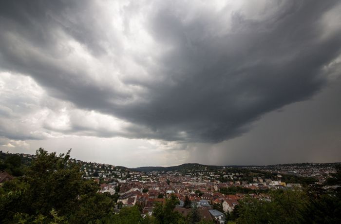 Unwetter in Region Stuttgart erwartet: DWD warnt: Gewitterfront birgt Gefahr