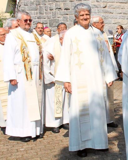 Beim   Priesterjubiläum  von Peter Kuner im Sommer 2018 freut sich Pfarrer Ehrath  (rechts) besonders. Foto: Schwarzwälder Bote