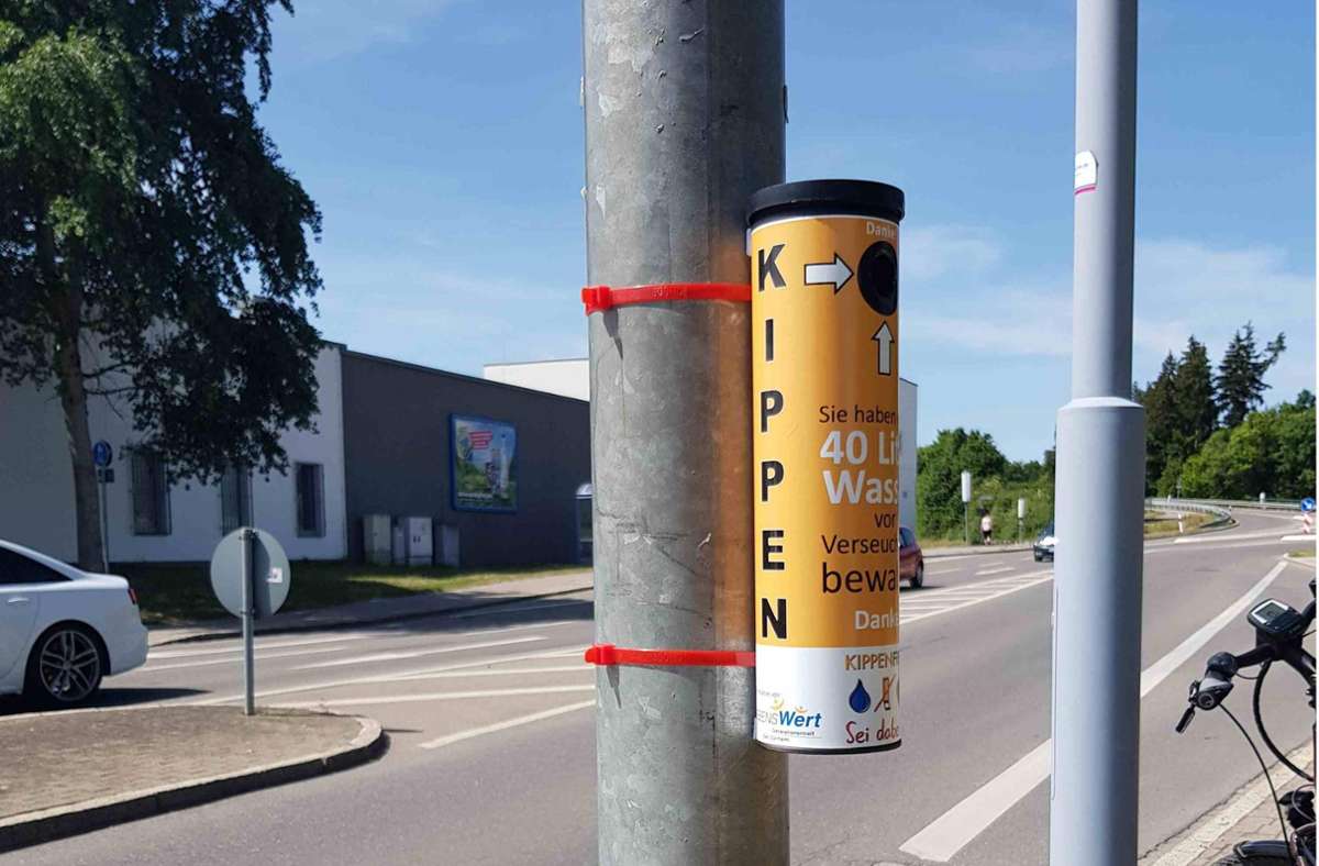 Upcycling: Aus Tennisballdosen werden in Bad Dürrheim Aschenbecher. Die Aktionsgruppe Bad Dürrheim kippenfrei – sei dabei hängt sie an verschiedenen Stellen auf.