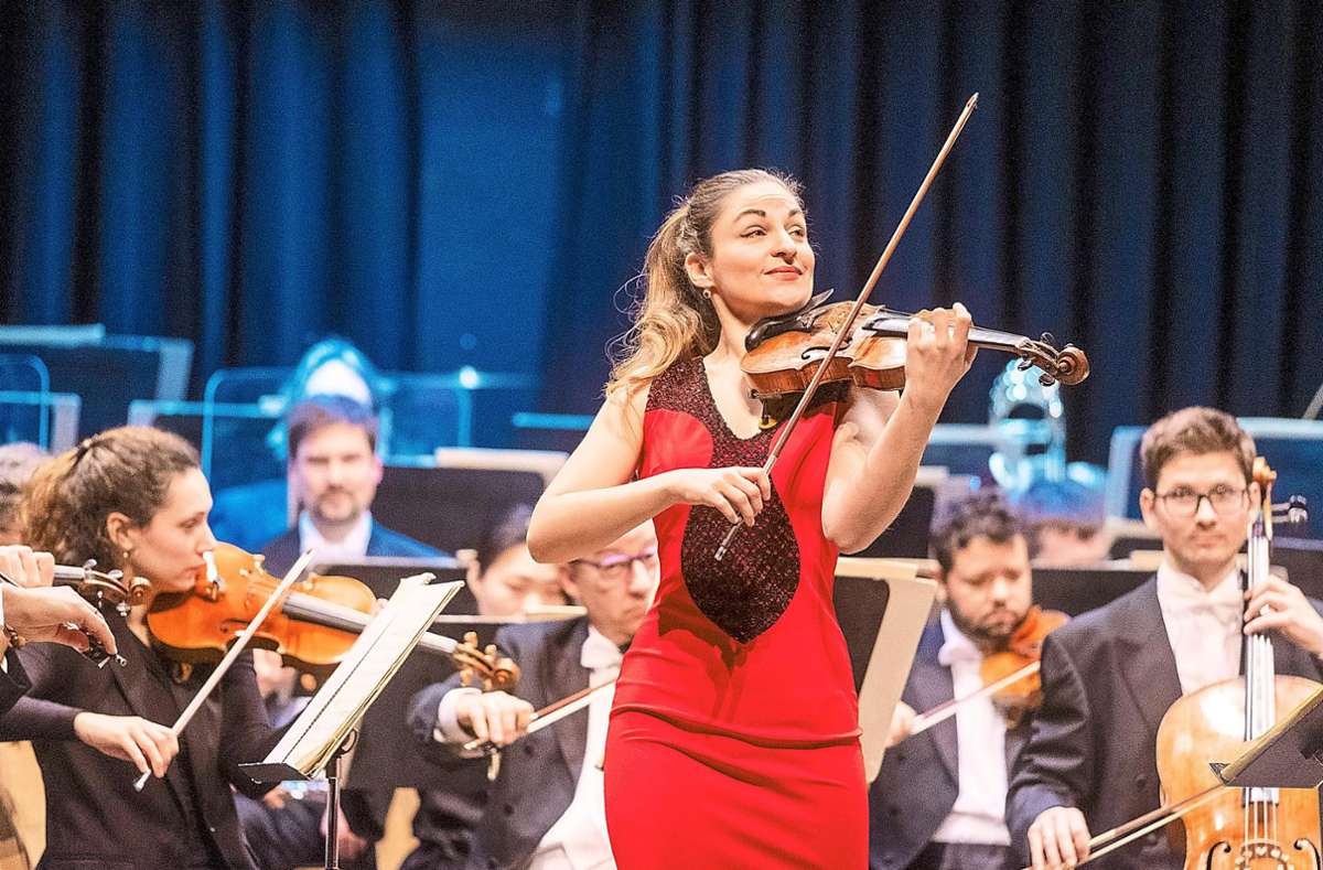 Die Violinistin Alexandra Soumm brillierte in der Havanaise (Habanera) von Camille Saint-Saëns. Foto: Thomas Fritsch