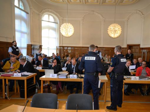 Die Verteidiger der neun Angeklagten stellen die Glaubwürdigkeit des Kronzeugen in Frage. Foto: Ralf Graner Photodesign