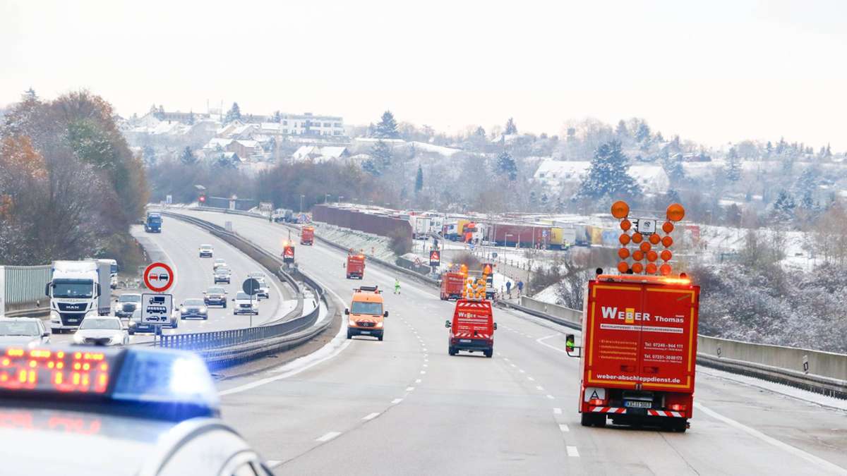 Zwischen Karlsruhe und Stuttgart: Ausgelaufenes Heizöl sorgt für massive Verkehrsstörungen