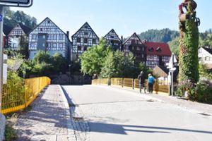 Nach Abschluss der Sanierungsarbeiten wird die Häberlesbrücke in Schiltach nachts wieder mit acht Leuchten erhellt. Foto: Wegner