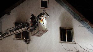 Wohnung in Mehrfamilienhaus brennt völlig aus