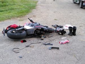 Der Motorradfahrer wurde bei dem Zusammenstoß schwer verletzt. Foto: Schneider