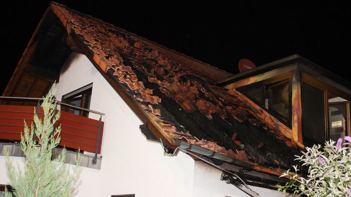 Brand zerstört Wohnhaus in Schura