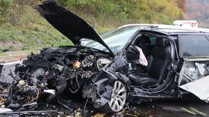 Europakurve: Autofahrer nach Unfall in Lebensgefahr