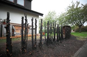 Brandstiftung wahrscheinlich: Hecken in Schwenninger Wohngebiet brennen nachts ab