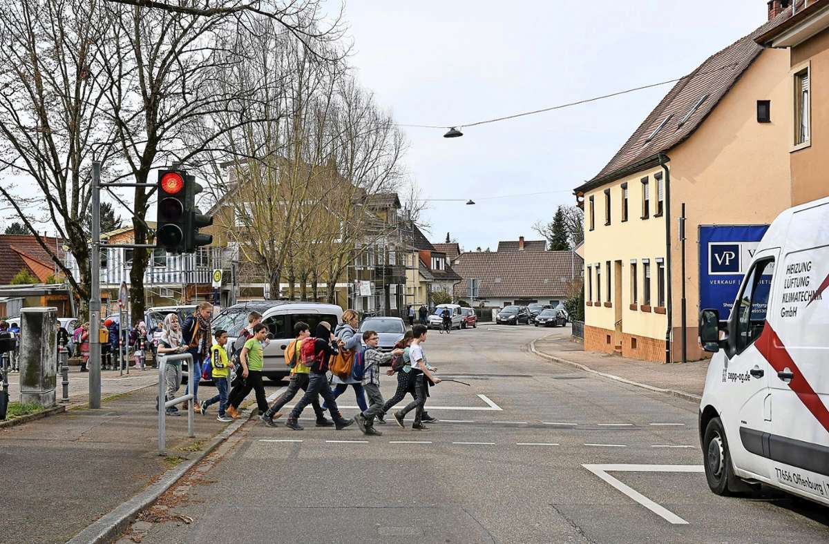 In der gesamten Dinglinger Hauptstraße soll künftig von 7 bis 17 Uhr Tempo 30  gelten – auch aus Rücksicht auf Schulkinder. Foto: Baublies