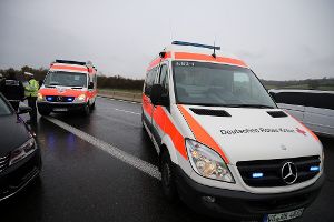 Ein betrunkener 51-Jähriger ist am Sonntagnachmittag in Offenburg beim Ausparken gegen eine Wand gefahren und dabei schwer verletzt worden. Die Feuerwehr musste ihn aus seinem Auto befreien. (Symbolfoto) Foto: Eich