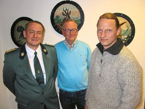 Der neue Vorsitzende  Christoph Büchert   hat Albert Müller und  Ingolf Hauser (von links) geehrt.   Foto: Jetter Foto: Schwarzwälder-Bote
