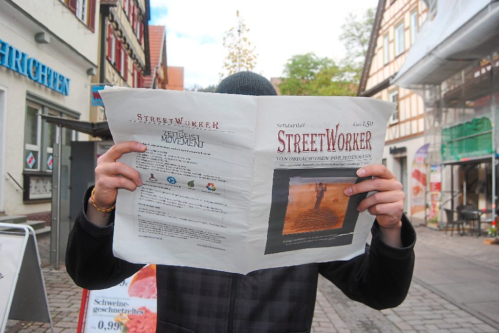 Der Streetworker, eine angebliche Obdachlosen-Zeitung, ist trotz eines Verbots erneut in Calw zum Verkauf angeboten worden.
