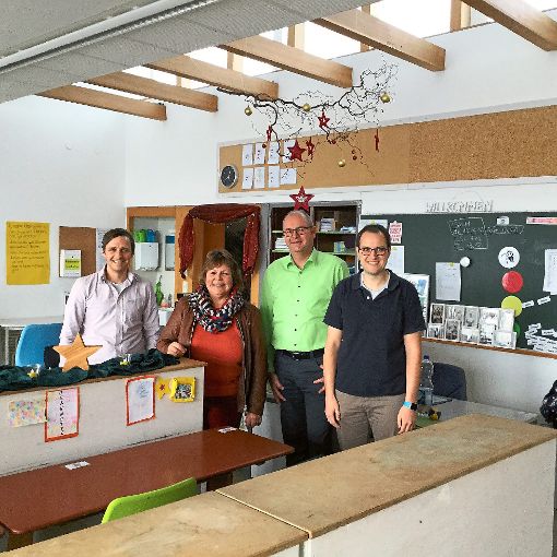 Tim Dilger (GMS, von links), Martina Braun, Bürgermeister Rudolf Fluck und Lothar Reiner (GMS) treffen sich zum Gedankenaustausch über die Gemeinschaftsschule Mönchweiler Foto: Hettich-Marull Foto: Schwarzwälder-Bote