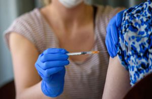 Hausärztinnen und Hausärzte dürfen von April an gegen das Coronavirus impfen. Foto: dpa/Klaus-Dietmar Gabbert