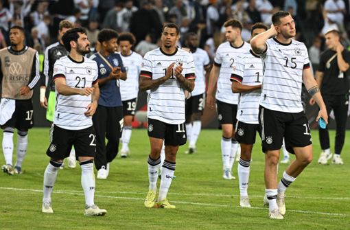 Ehrenrunde der deutschen Mannschaft, die gegen Italien Selbstvertrauen tankt. Foto: dpa/Bernd Thissen
