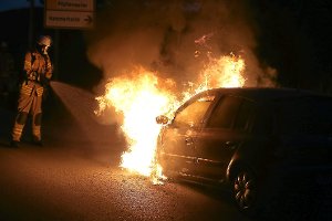 Am Sonntagabend ist in Villingen ein Kleinwagen in Flammen aufgegangen. Foto: Marc Eich