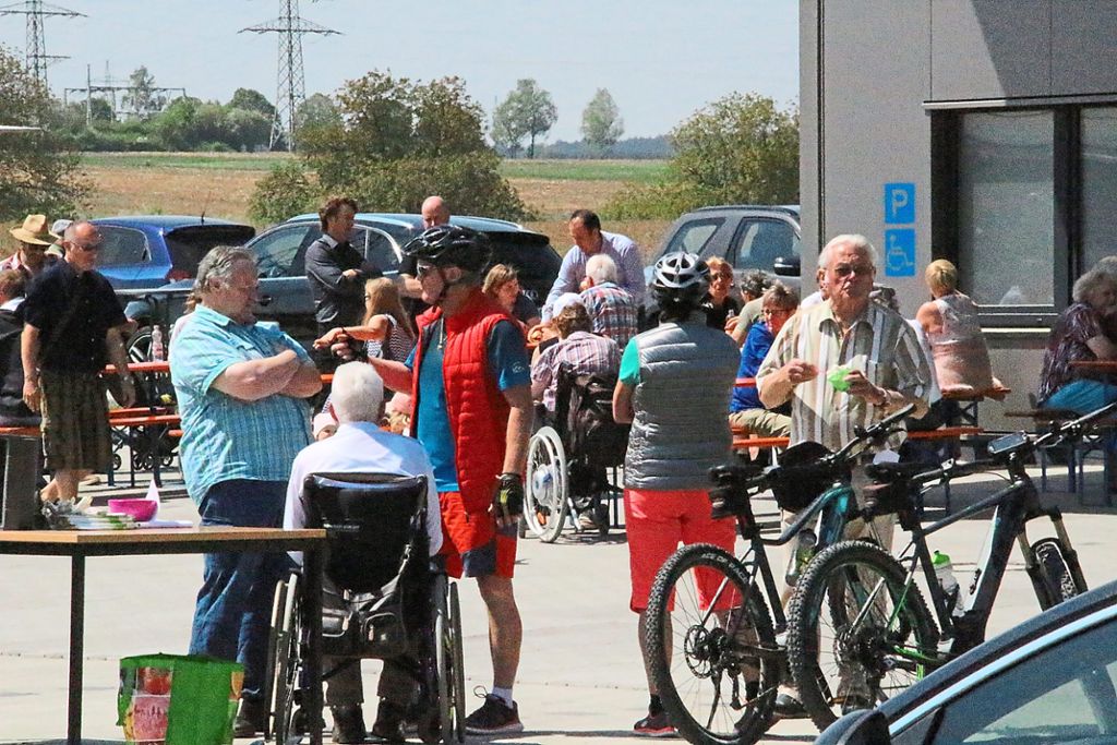 Bei   PRO ACTIV  haben sich Rollstuhlfahrer und E-Biker zum Ausprobieren und Informieren   getroffen.  Fotos: Thiercy