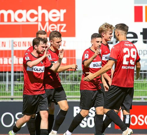 Die nächsten Tore und Punkte bejubeln wollen die Balinger Spieler in Gießen. Foto: Kara
