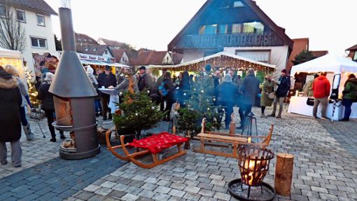 Der Ratshausener Dorfplatz war weihnachtlich geschmückt. Foto: Meinert