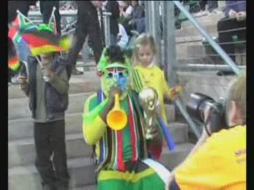 WM-Tröte: Vuvuzela trifft Uwe Seeler