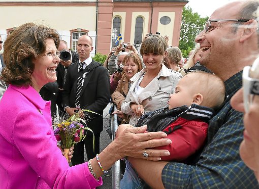 Schwedens Königin Silvia gab sich bei ihrem Besuch auf der Mainau locker und volksnah. Foto: Kästle Foto: Schwarzwälder-Bote