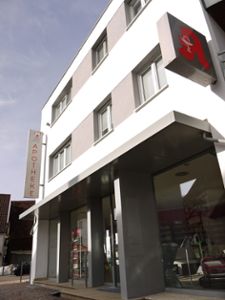 Die Kronenapotheke neben dem Rathaus Winterlingen ist Schnelltest-Zentrum für Personen ohne Covid-19-Symptome.Foto: Eyrich Foto: Schwarzwälder Bote