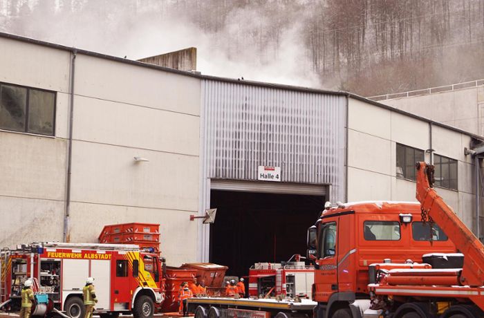 Feuerwehreinsatz in Ebingen: Brand bei Korn Recycling - Löschanlage verhindert Schlimmeres