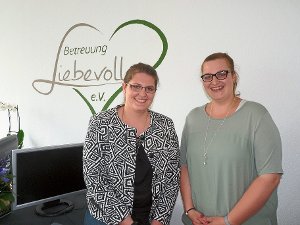 Katharina Waidner (links) und Salome Dietsch vom Pflegedienst Betreuung liebevoll in Althengstett. Foto: Selter-Gehring Foto: Schwarzwälder-Bote