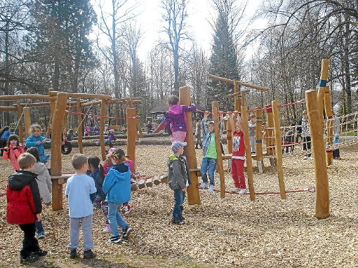 Ein Bild, das in Zukunft häufig zu sehen sein wird: Kinder spielen im neuen Generationen-Aktiv-Park.  Foto: Lahmann-Vogt