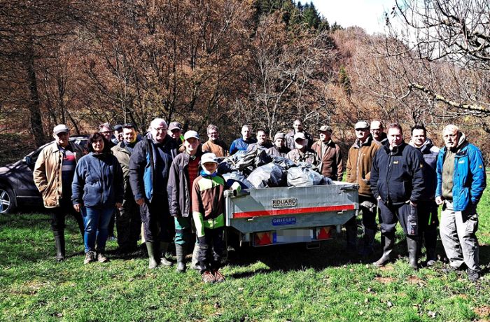 Neckar in Oberndorf: Verein befreit Ufer vom Müll
