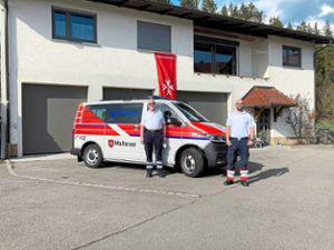 Den neuen Notarzt-Standort Blumberg nahmen die Malteser in Betrieb. Unser Bild zeigt Notarzt Michael Fritzer (links) und NotfallsanitÃ¤ter Kim Urs Fiedler. Foto: Hierholzer Foto: Schwarzwälder Bote